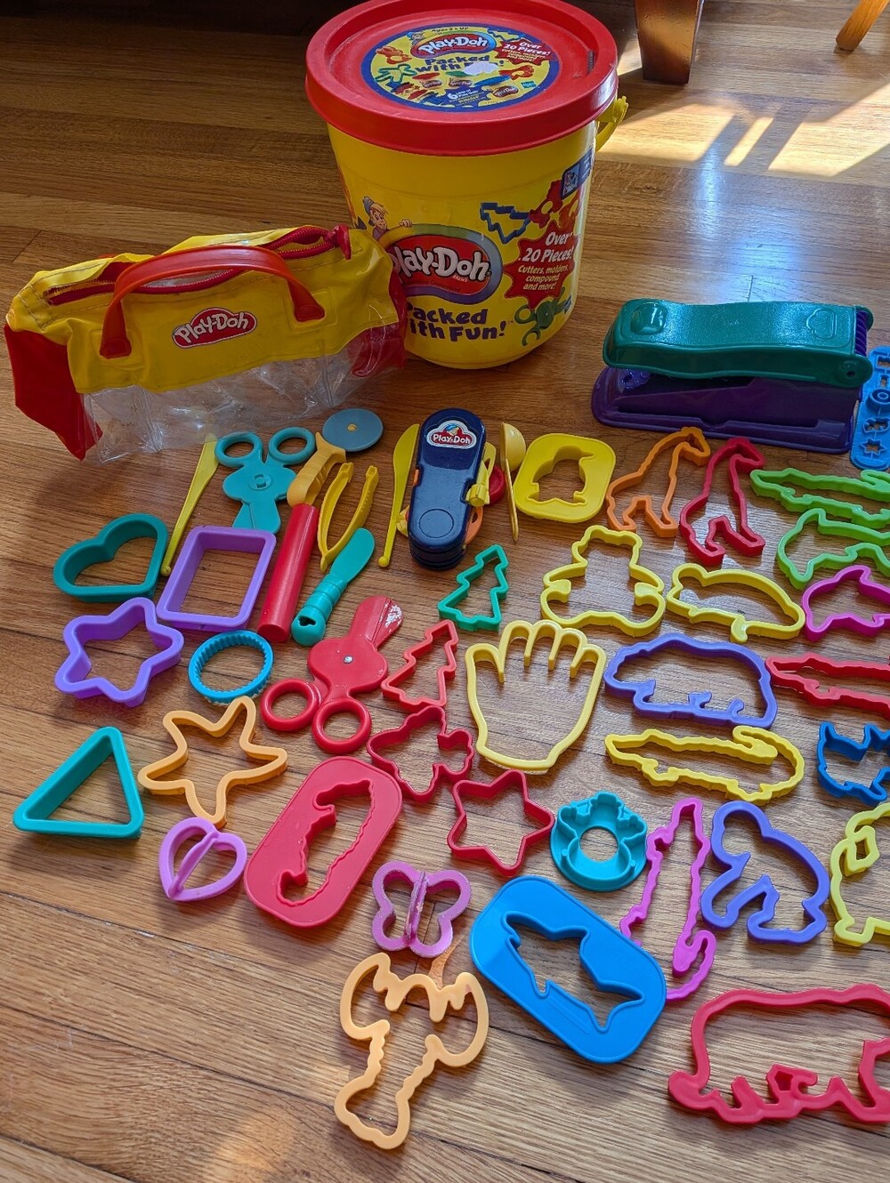 Play Doh Plastic Shapes Tools Toys Extruder Swiss Army Animals Bucket